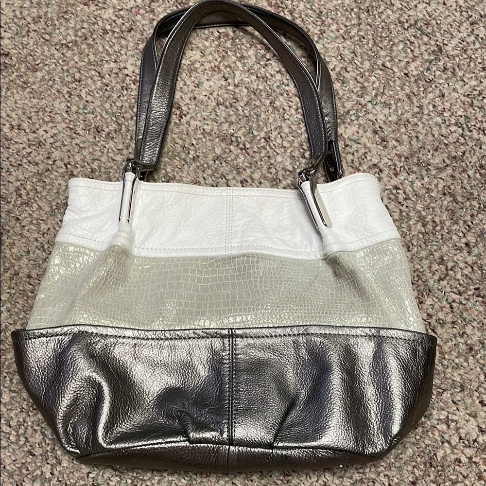B makowsky leather shoulder bag in White tan and Silver